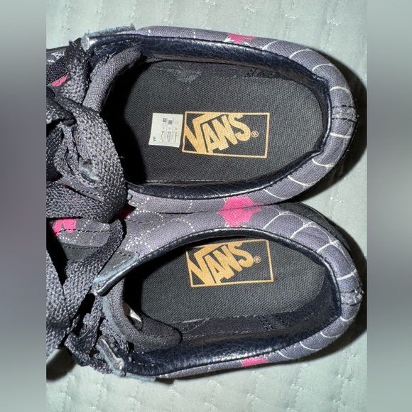 Vans Old Skool Black Spider Roses size 4 mens 5.5 women’s sneakersVGUC worn once - Picture 3 of 9